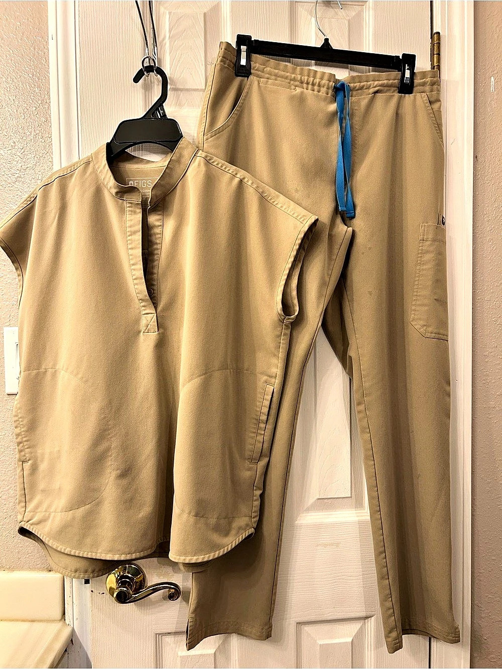 FIGS  Scrub Set Top (S) Bottom (M) Light Brown